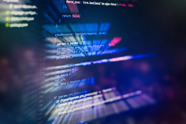 Computerprogrammering, ofte forkortet til programmering, er en proces for original formulering af et databehandlingsproblem til eksekverbare computerprogrammer, såsom analyse, udvikling, algoritmer og verifikation.