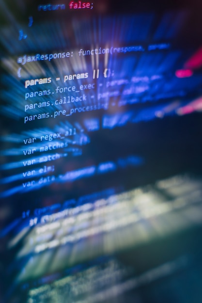 Computerprogrammering, ofte forkortet til programmering, er en proces for original formulering af et databehandlingsproblem til eksekverbare computerprogrammer, såsom analyse, udvikling, algoritmer og verifikation.