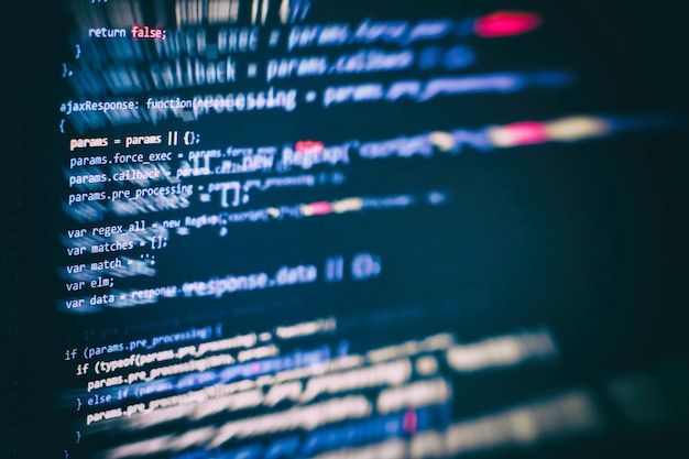 Computerprogrammering, ofte forkortet til programmering, er en proces for original formulering af et databehandlingsproblem til eksekverbare computerprogrammer, såsom analyse, udvikling, algoritmer og verifikation.