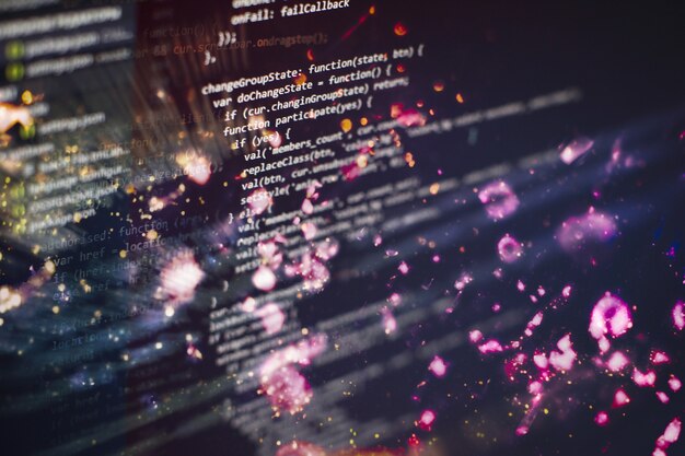 Computerprogrammering, ofte forkortet til programmering, er en proces for original formulering af et databehandlingsproblem til eksekverbare computerprogrammer, såsom analyse, udvikling, algoritmer og verifikation.