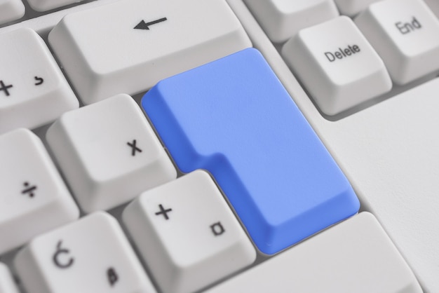 Computertastatur i fugleperspektiv