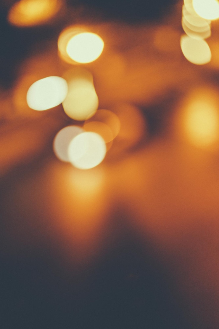 Bild defocused image of illuminated lights at sunset