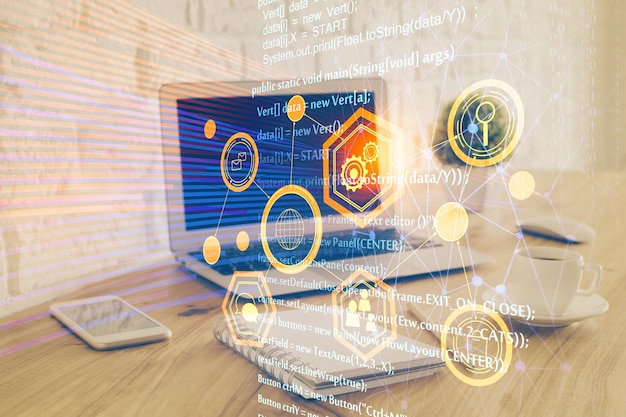Dobbelt eksponering af bærbar computer og teknologi-tema hologram Koncept for freelance arbejde