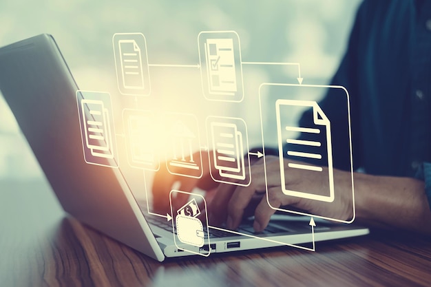 Dokumenthanteringskoncept. Affärsman som använder dator för dokumenthanteringskoncept, databas för onlinedokumentation och digitalt fillagringssystem eller programvara för registerhållning av databasteknik