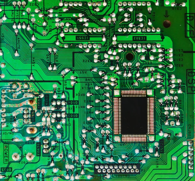 Elektronisk kredsløbskort tæt på.
