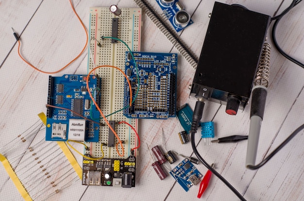 Elektroniska komponenter, kondensatorer, Arduino-kort