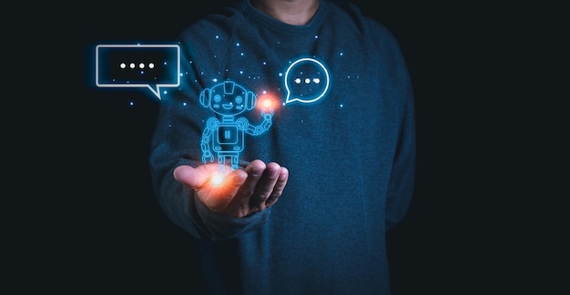 En person rækker hånden frem med en model af en robot i håndfladen. Demonstrerer brugen af AI og Chat GPT-systemer til research og arbejde