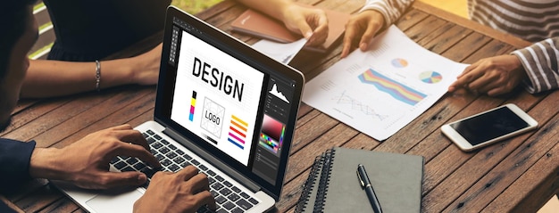 Grafisk designer-software til moderne design af websider og kommercielle annoncer, der vises på computerskærmen