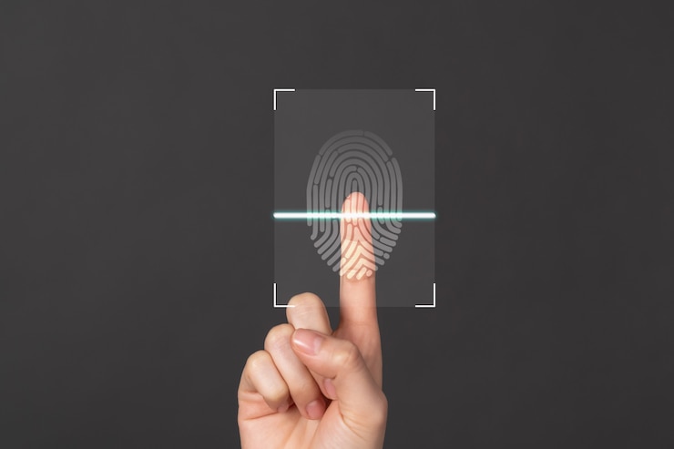 Bild hands show the fingerprint scanner screen to access personal user online.