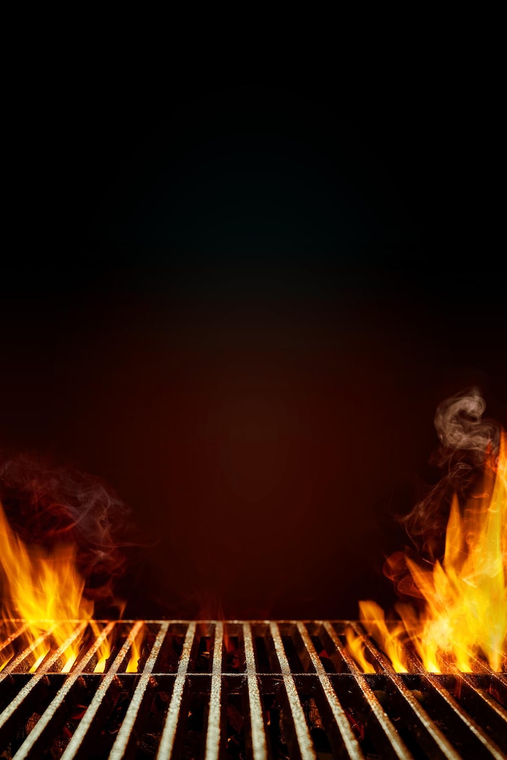 Bild hot empty steel barbecue bbq grill with bright flaming fire and smoke on black background ready for ...