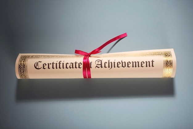 Ihoprullat certifikat mot en grå bakgrund