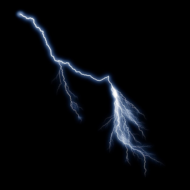 Isoleret, realistisk visuel effekt af elektrisk lynnedslag på sort nattebaggrund