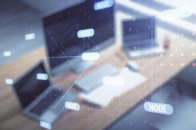 Multieksponering af abstrakt softwareudviklingshologram og moderne skrivebord med bærbar computer på baggrundsforskning og analysekoncept