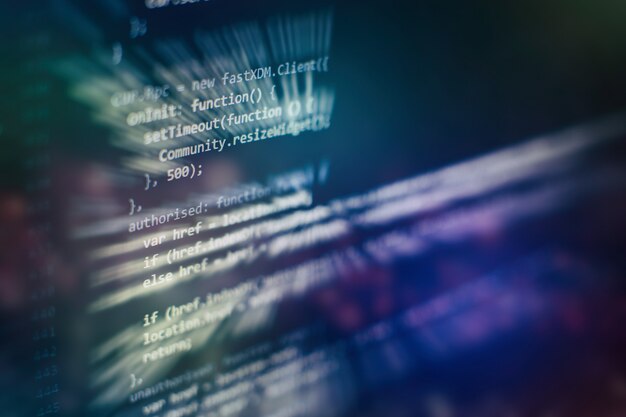 Närbild på utveckling av programmerings- och kodningstekniker. Utvecklare som arbetar med webbplatskoder på kontoret.