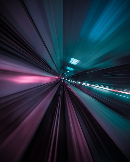 Oskärpa rörelse av upplyst tunnel