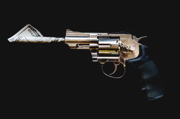 Pistol på sort baggrund