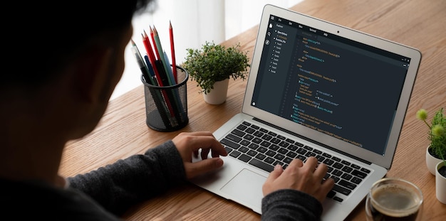 Programmering av programvaruutveckling på datorskärm för modern applikation