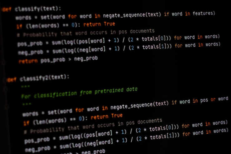 Bild python-, java script-, html- och css-källkod för utvecklare på en bildskärm. skriver skript för programvaruutvecklare. programkodning. programmerare redigerar kodbakgrund. teknikbakgrund, närbild.