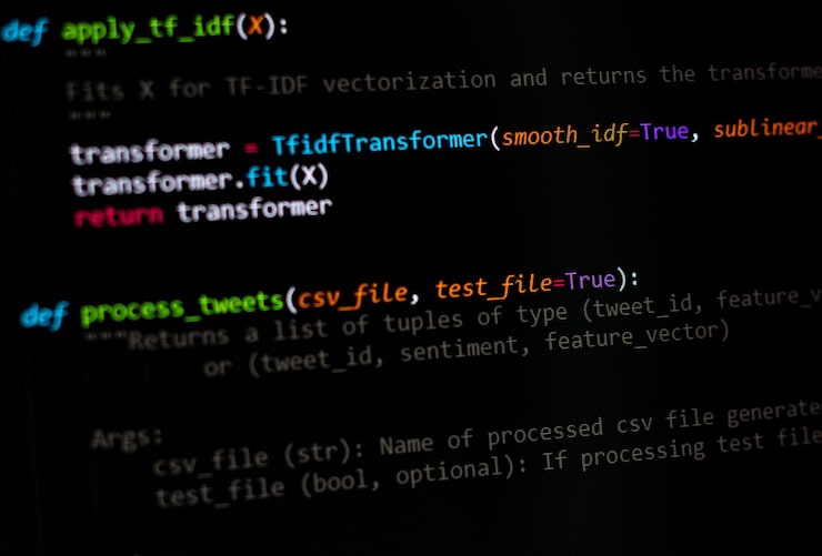 Bild python-, java script-, html- och css-källkod för utvecklare på en bildskärm. skriver skript för programvaruutvecklare. programkodning. programmerare redigerar kodbakgrund. teknikbakgrund, närbild.