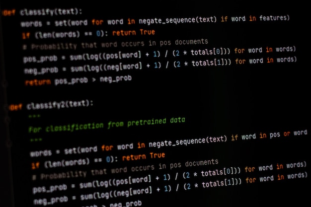 Python-, JavaScript-, HTML-, CSS-kildekode for udviklere på skærmen. Scriptskrivning af softwareudvikler. Programkodning. Programmør redigerer kodebaggrund. Teknologisk baggrund, nærbillede.