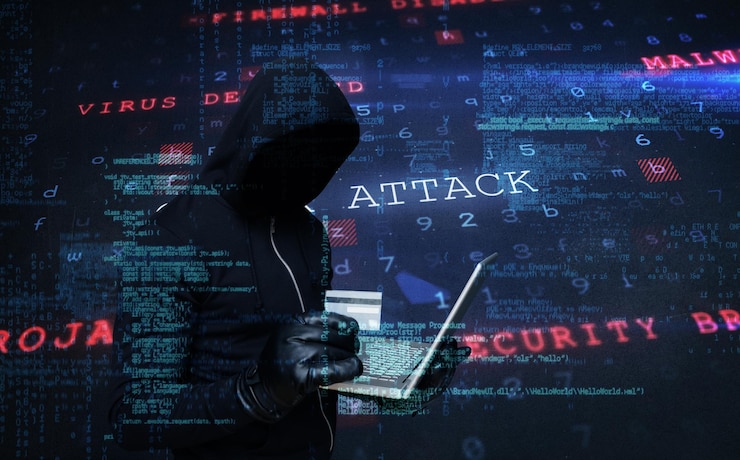 Bild sammansatt bild av hacker som håller i bärbar dator och kreditkort
