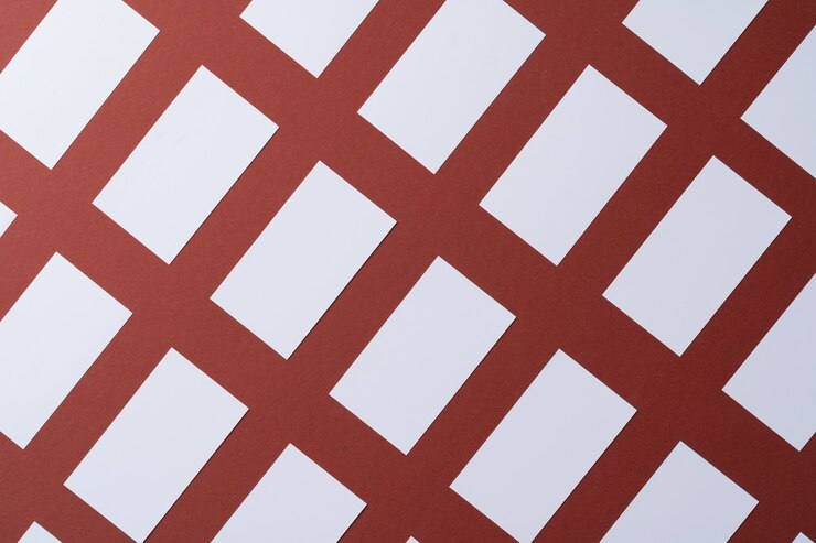 Bild seamless pattern of blank white business cards on burgundy paper, top view