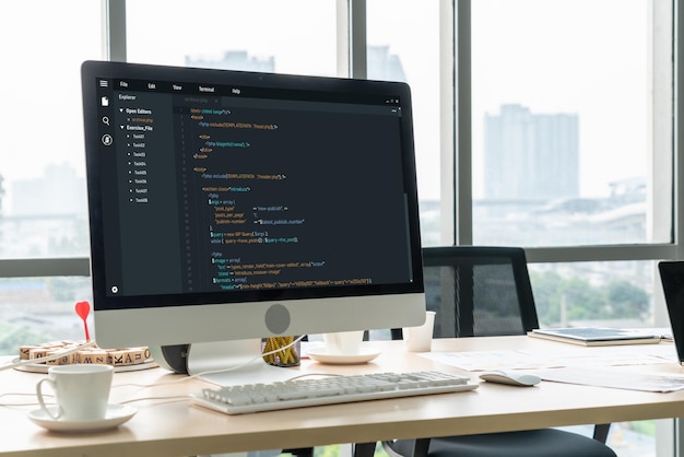 Softwareudviklingsprogrammering på computerskærm for moderne applikations- og programkodning