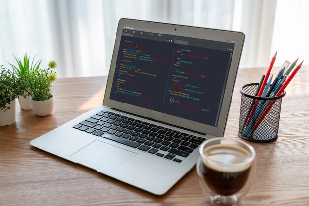 Softwareudviklingsprogrammering på computerskærm til moderne applikation