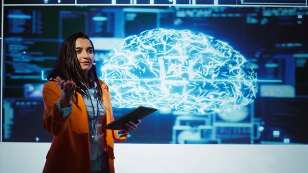 Specialist taler på global konference, der udforsker AI-emner