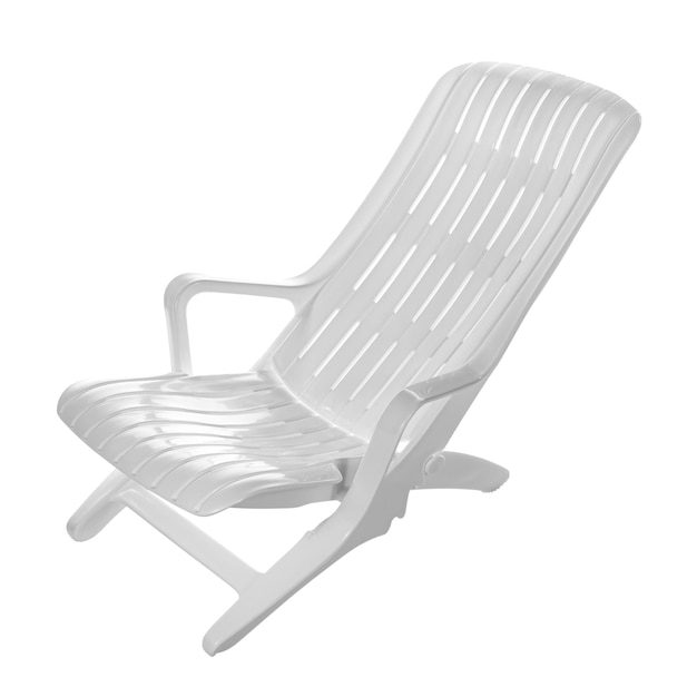 Strandstol isolerad på vit bakgrund. Schäslong
