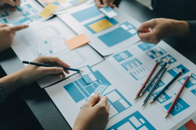 UX Grafisk designer kreativ skitse planlægning applikationsproces udvikling prototype wireframe til web mobiltelefon Brugeroplevelse koncept