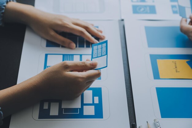 UX Grafisk designer kreativ skitse planlægning applikationsproces udvikling prototype wireframe til web mobiltelefon Brugeroplevelse koncept