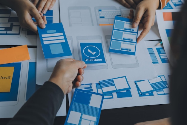 UX Grafisk designer kreativ skitse planlægning applikationsproces udvikling prototype wireframe til web mobiltelefon Brugeroplevelse koncept