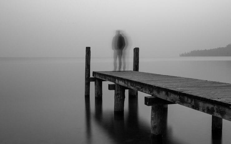 Bild view of man on pier in fog