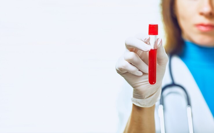 Fotoğraf a hand in a medical glove holds a test tube with dna.
