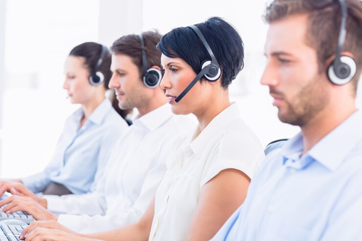 Fotoğraf business colleagues with headsets in a row