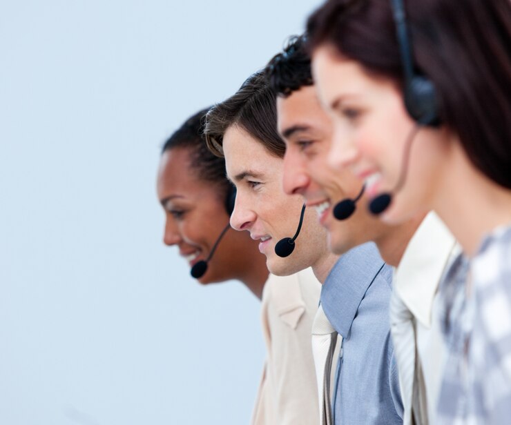 Fotoğraf cheerful customer service representatives