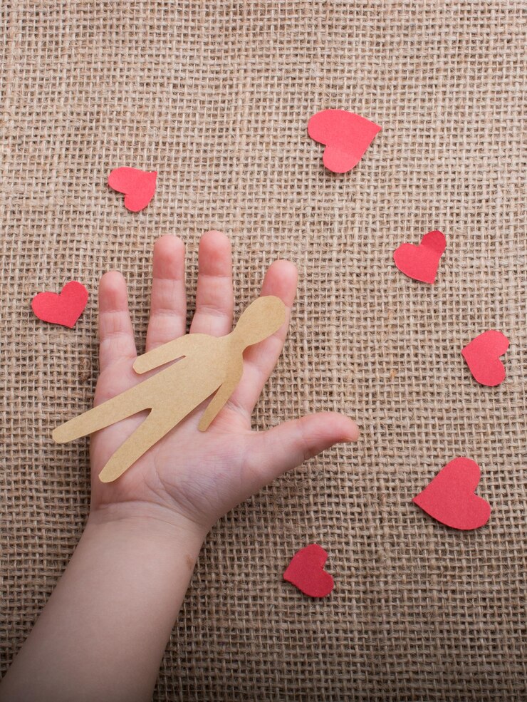 Fotoğraf close-up of hand on red heart shape