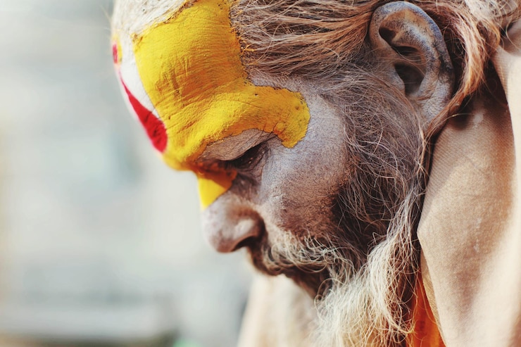 Fotoğraf close-up of man looking away