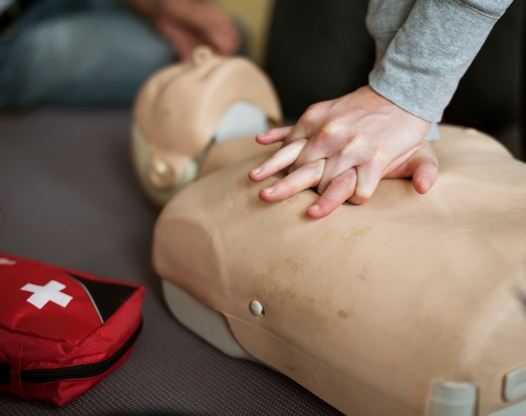 Fotoğraf cpr first aid training class