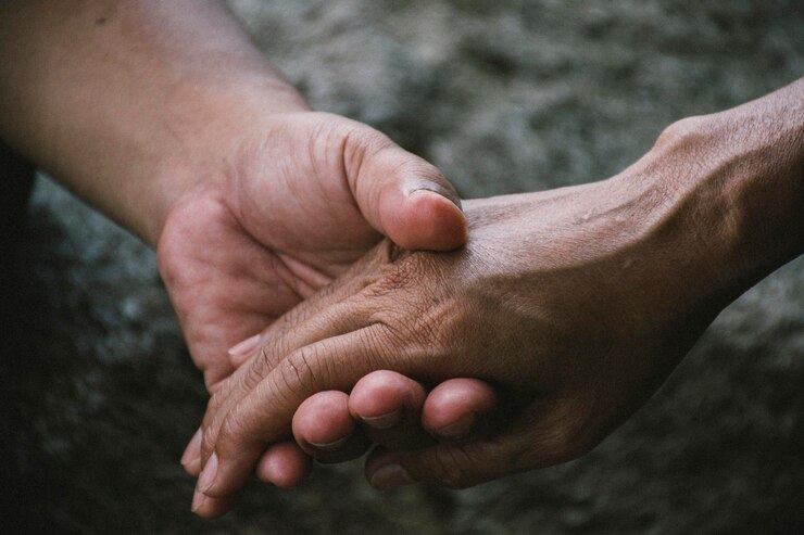 Fotoğraf cropped image of hands