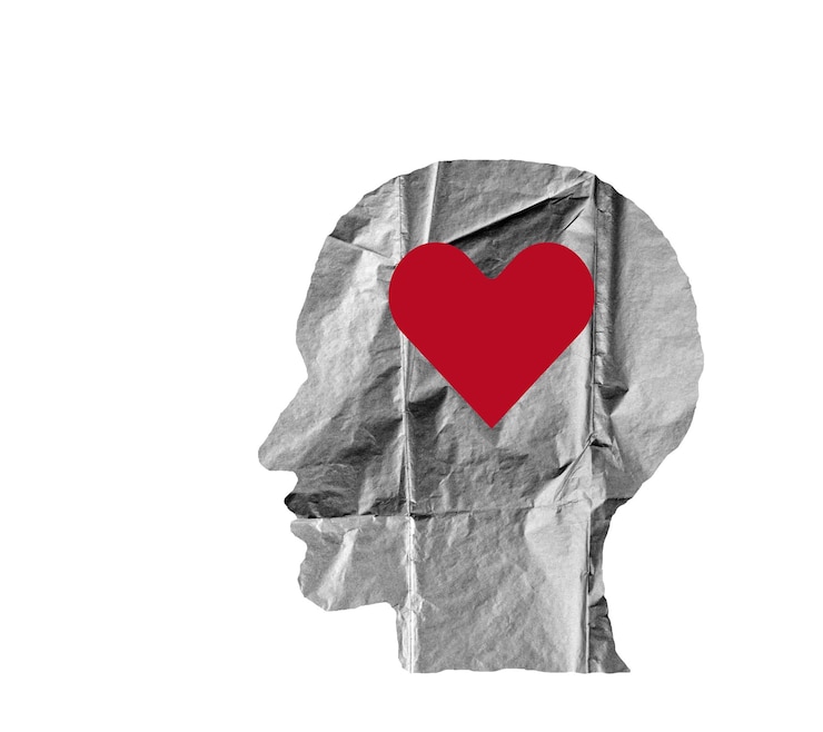 Fotoğraf digital composite image of crumpled head with heart shape over white background