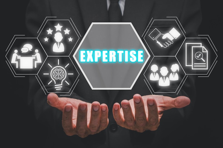 Fotoğraf expertise concept businessman hand holding expertise icon on virtual screen