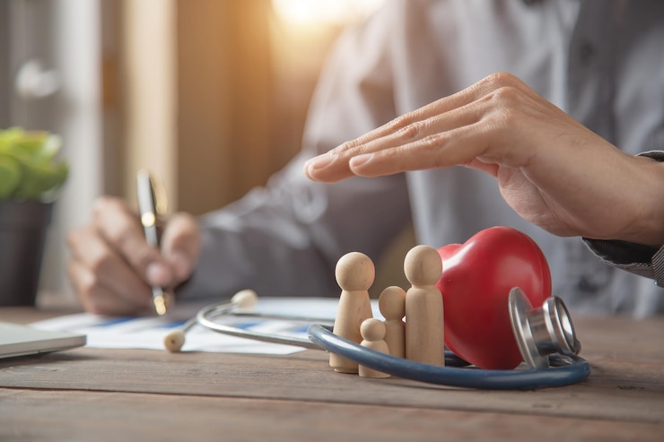 Fotoğraf hand protect family wooden doll for insurance planning