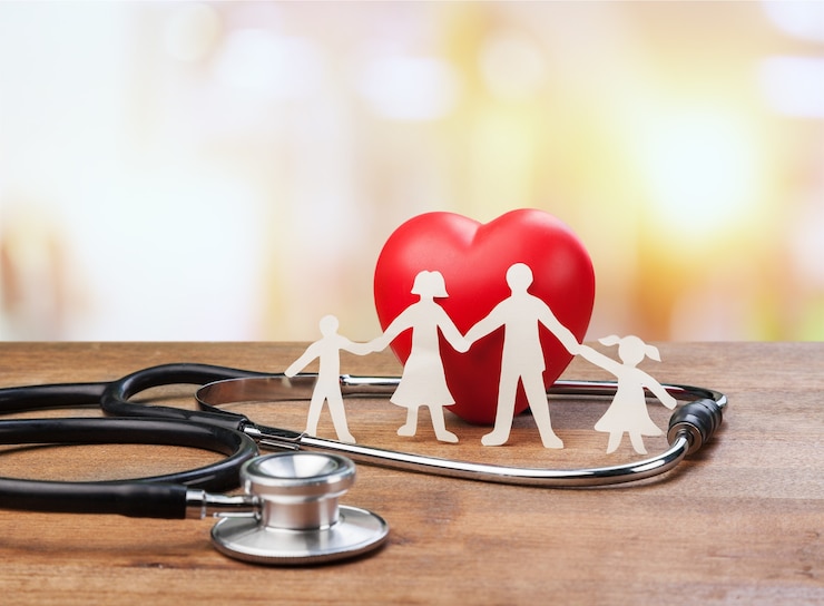 Fotoğraf medical insurance concept with family cut-out and