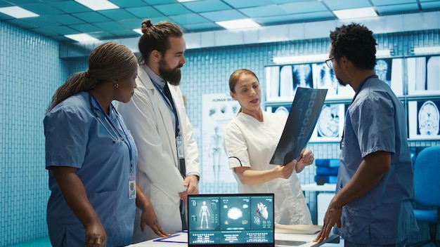 Medical professionals collaborate on human anatomy and disease diagnosis