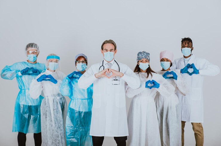 Fotoğraf portrait of doctors wearing mask standing against white background