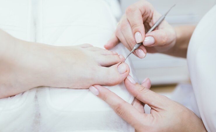 Fotoğraf professional pedicure client on medical pedicure procedure podiatry clinic podology healthcare