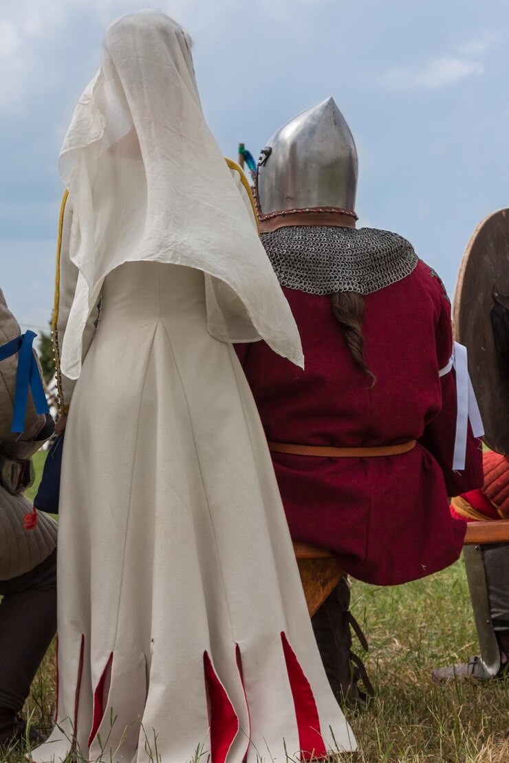 Fotoğraf rear view of people in traditional clothing against sky