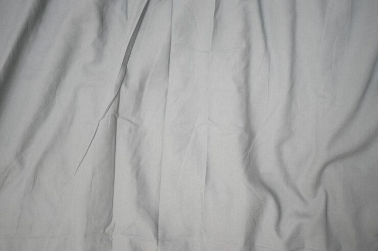 Fotoğraf soft white fabric draped delicately on a table in natural light